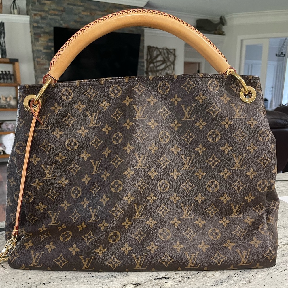 ⭐️AUTHENTIC⭐️ LV (2010) Artsy MM Hobo Bag